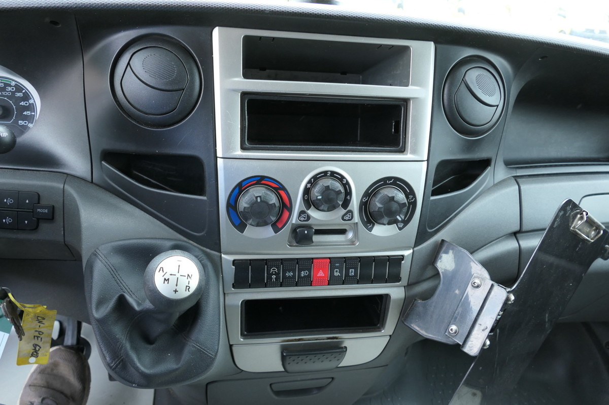 Комбе фургон IVECO Daily 35 S11 C30C AUTOMATIK KAMERA MAXI Regale D: слика 10