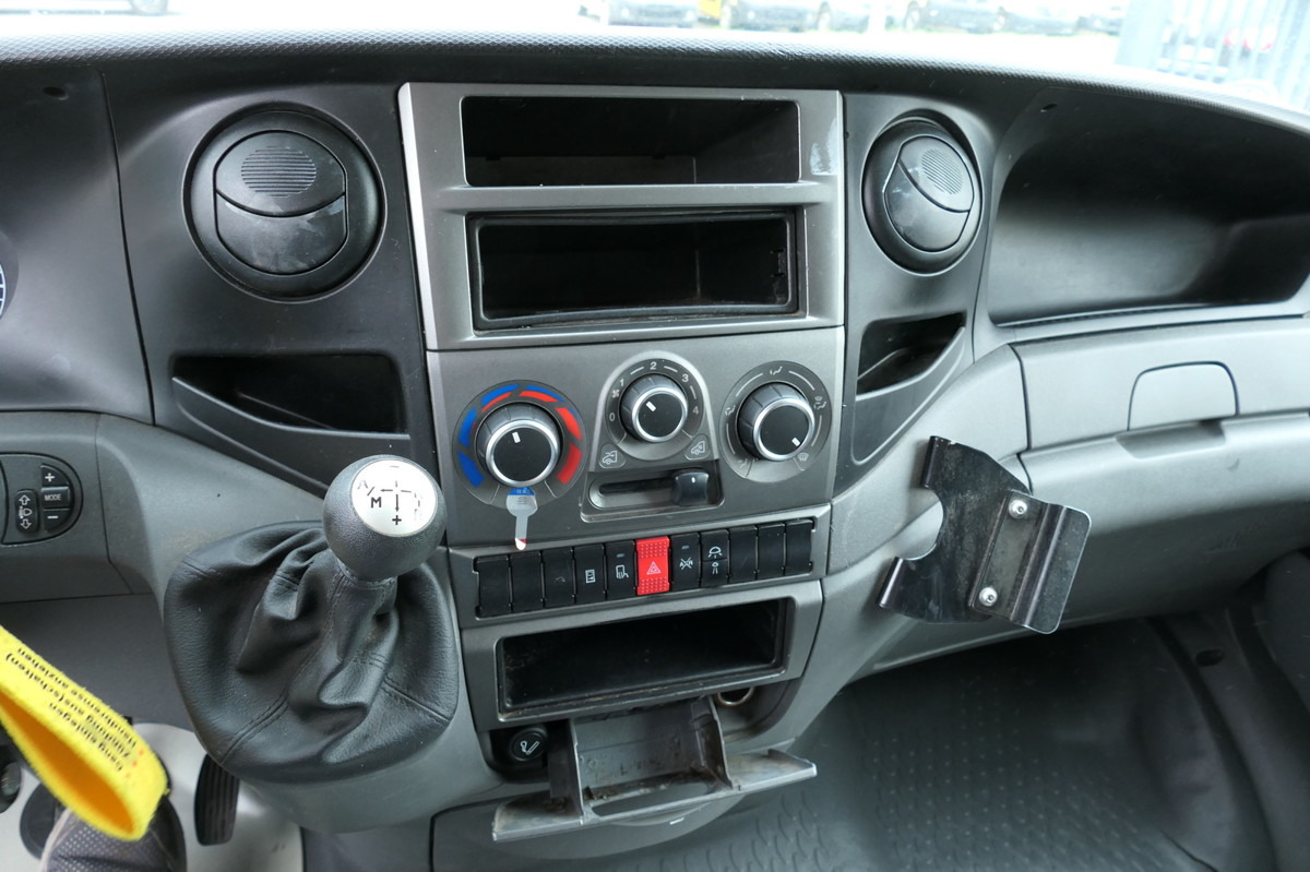 Комбе фургон IVECO Daily 35 S11 C30C AUTOMATIK KAMERA Regale LUFT D: слика 10