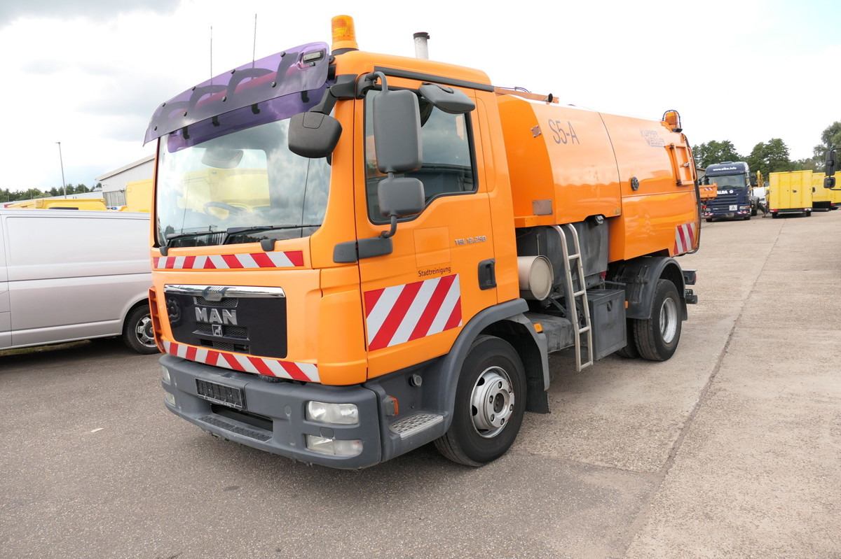 MAN TGL 12.250 Küpper Weisser Kehrmaschine - Возило за метење: слика 2 MAN TGL 12.250 Küpper Weisser Kehrmaschine - Возило за метење: слика 2