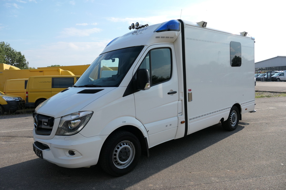 MERCEDES-BENZ 319 Sprinter 6-Zylinder Rettungswagen Strobel - Амбулантно возило: слика 1 MERCEDES-BENZ 319 Sprinter 6-Zylinder Rettungswagen Strobel - Амбулантно возило: слика 1