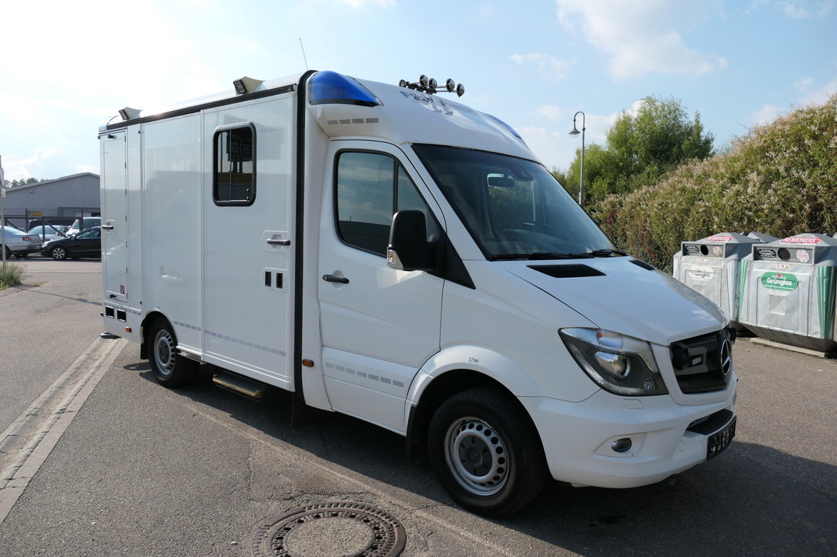 MERCEDES-BENZ 319 Sprinter 6-Zylinder Rettungswagen Strobel - Амбулантно возило: слика 3 MERCEDES-BENZ 319 Sprinter 6-Zylinder Rettungswagen Strobel - Амбулантно возило: слика 3