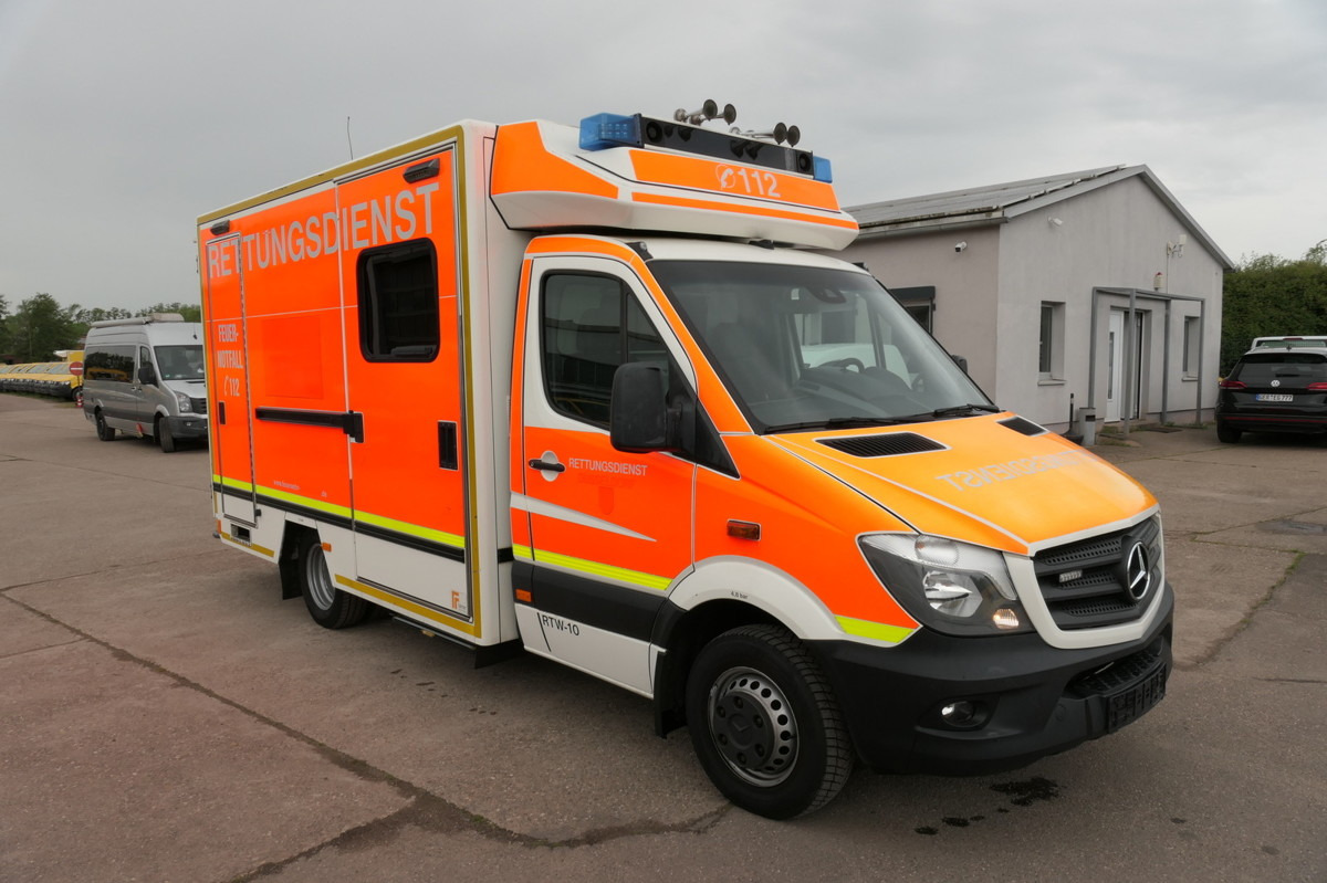 MERCEDES-BENZ Sprinter 519 CDI Klima Krankenwagen - Амбулантно возило: слика 1 MERCEDES-BENZ Sprinter 519 CDI Klima Krankenwagen - Амбулантно возило: слика 1