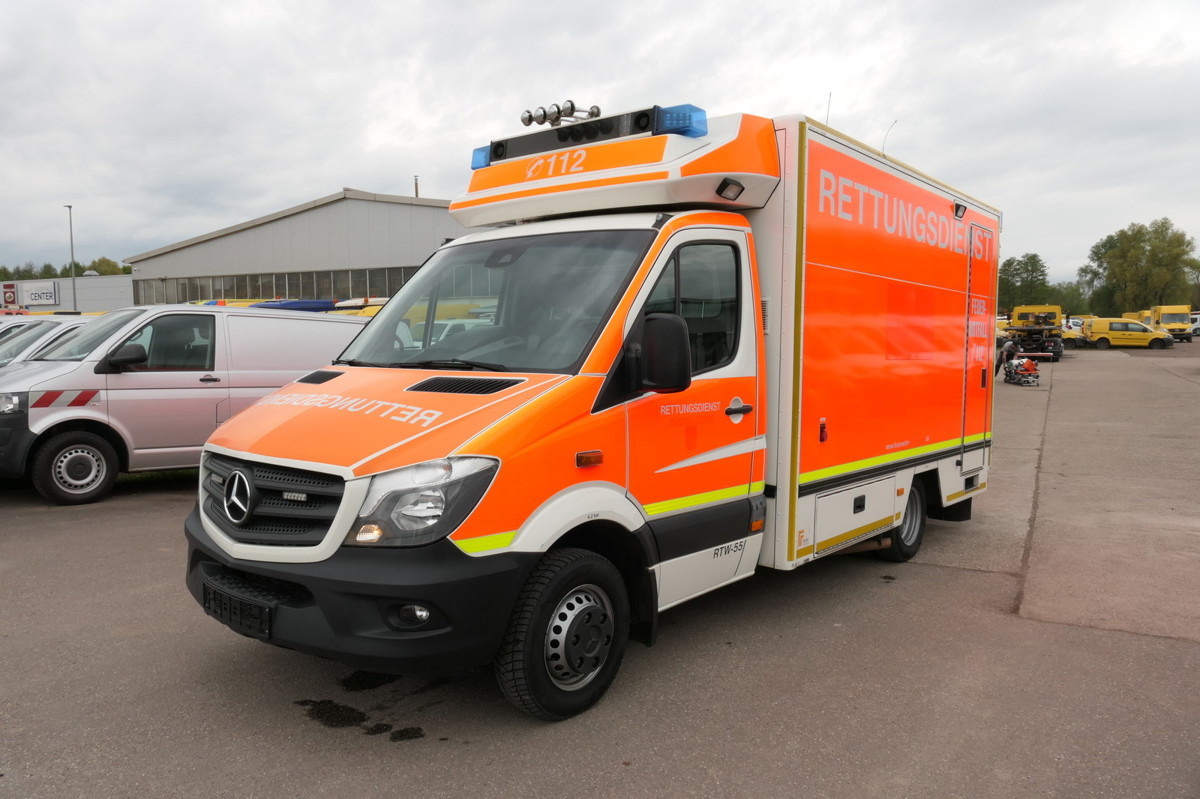 MERCEDES-BENZ Sprinter 519 CDI Klima Krankenwagen - Амбулантно возило: слика 2 MERCEDES-BENZ Sprinter 519 CDI Klima Krankenwagen - Амбулантно возило: слика 2