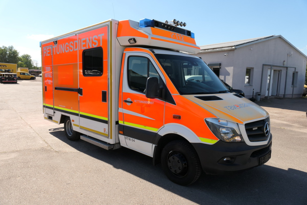 MERCEDES-BENZ Sprinter 519 CDI Klima Krankenwagen - Амбулантно возило: слика 2 MERCEDES-BENZ Sprinter 519 CDI Klima Krankenwagen - Амбулантно возило: слика 2