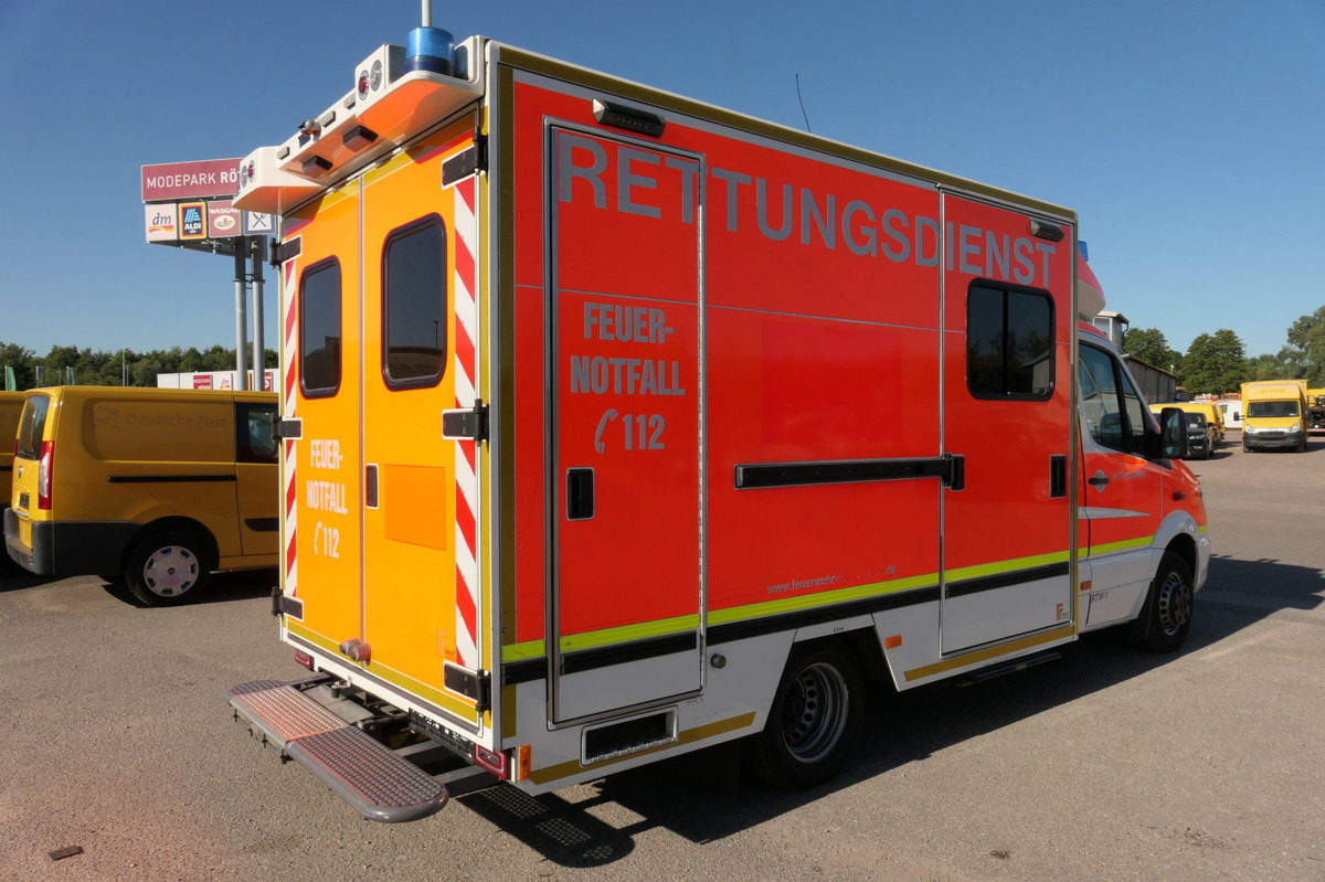 MERCEDES-BENZ Sprinter 519 CDI Klima Krankenwagen - Амбулантно возило: слика 3 MERCEDES-BENZ Sprinter 519 CDI Klima Krankenwagen - Амбулантно возило: слика 3