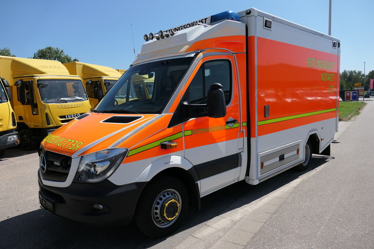 MERCEDES-BENZ Sprinter 519 CDI Klima Krankenwagen - Амбулантно возило: слика 2 MERCEDES-BENZ Sprinter 519 CDI Klima Krankenwagen - Амбулантно возило: слика 2
