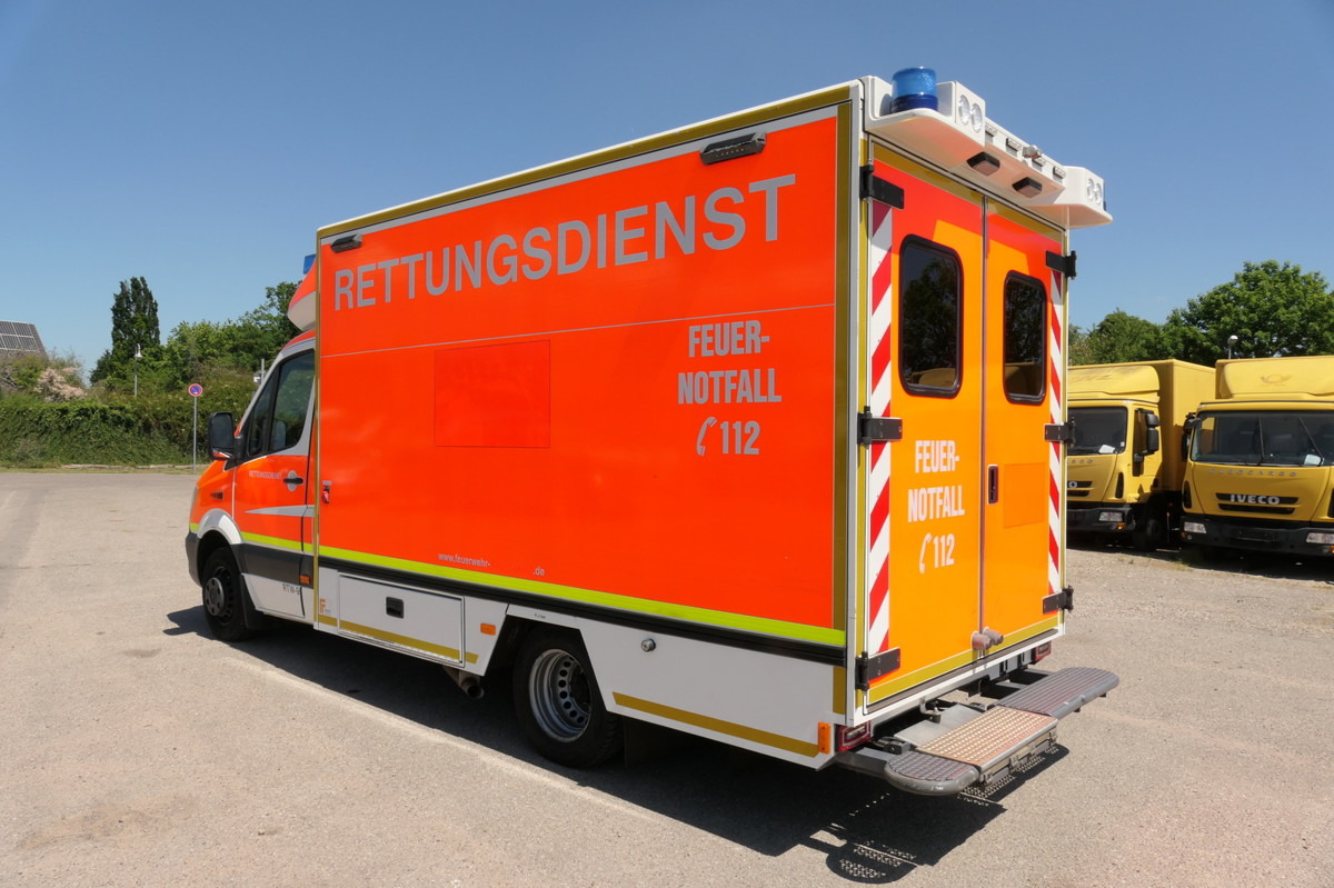 MERCEDES-BENZ Sprinter 519 CDI Klima Krankenwagen - Амбулантно возило: слика 4 MERCEDES-BENZ Sprinter 519 CDI Klima Krankenwagen - Амбулантно возило: слика 4