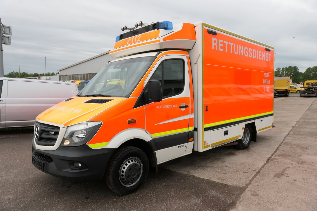 MERCEDES-BENZ Sprinter 519 CDI Klima Krankenwagen - Амбулантно возило: слика 1 MERCEDES-BENZ Sprinter 519 CDI Klima Krankenwagen - Амбулантно возило: слика 1