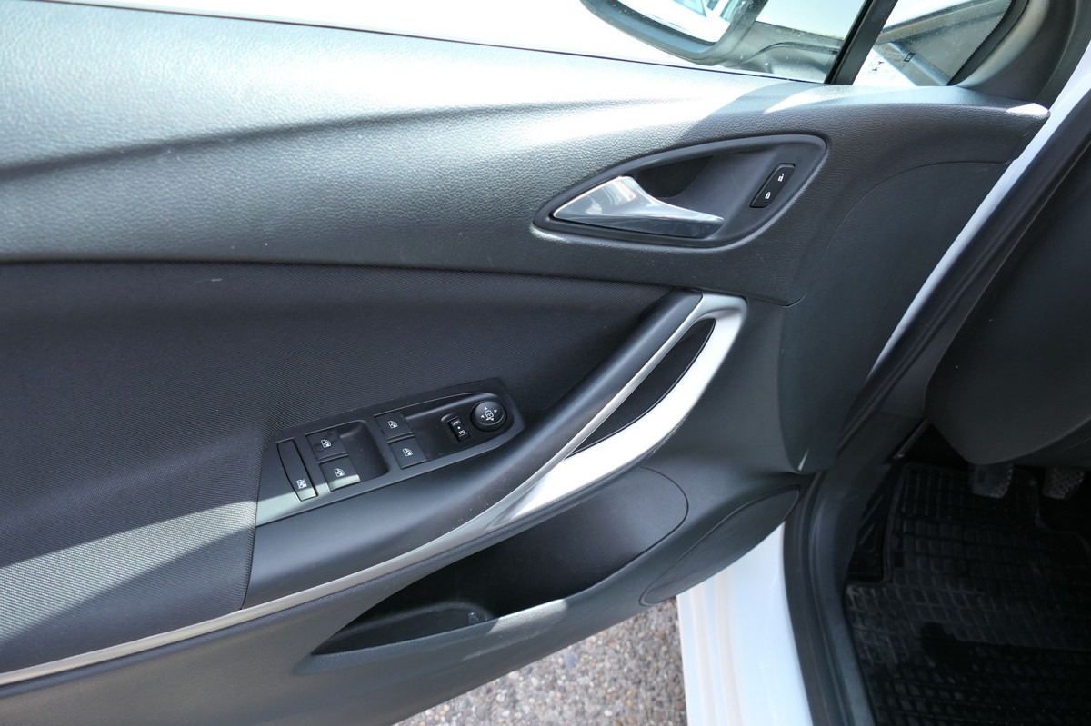 Автомобил OPEL Astra Sports Tourer 1.5 CDTI KLIMA: слика 8