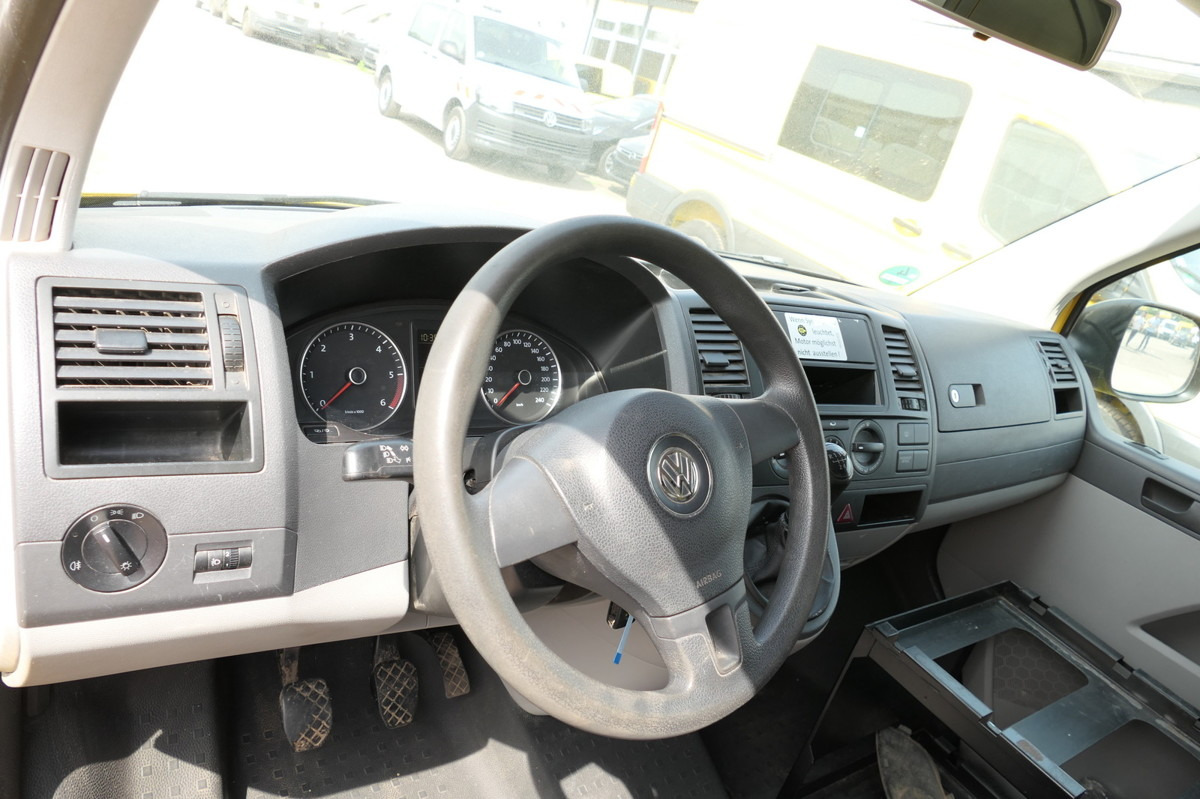 Interior photo 1: Мало комбе VW T5 Transporter 2.0 TDI COC
