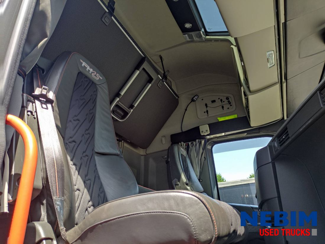 Volvo FH 540 25th Anniversary ED - Dual Clutch / Dynamic Steering / I-park Cool - Камион влекач: слика 4 Volvo FH 540 25th Anniversary ED - Dual Clutch / Dynamic Steering / I-park Cool - Камион влекач: слика 4