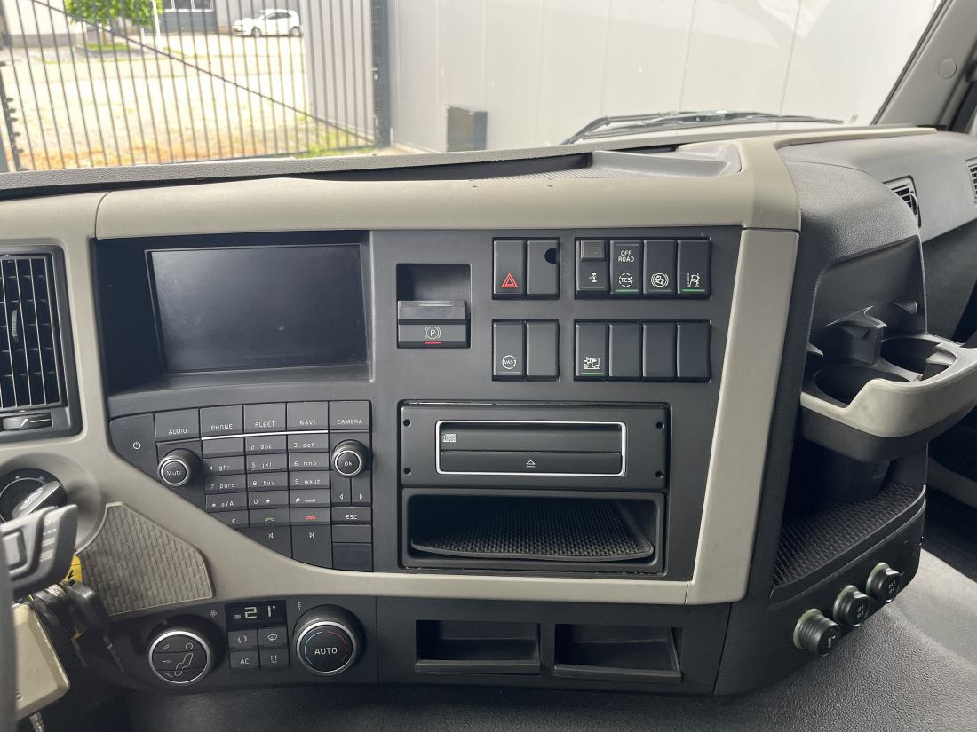 Volvo FM 410 Euro 6 Globetrotter LXL - Only 310.029 km Dynamic Steering - Камион влекач: слика 5 Volvo FM 410 Euro 6 Globetrotter LXL - Only 310.029 km Dynamic Steering - Камион влекач: слика 5