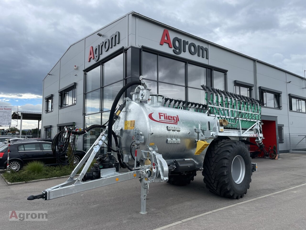 Fliegl VFW 8600 + Skate 90 - Цистерна за арско ѓубриво: слика 1 Fliegl VFW 8600 + Skate 90 - Цистерна за арско ѓубриво: слика 1