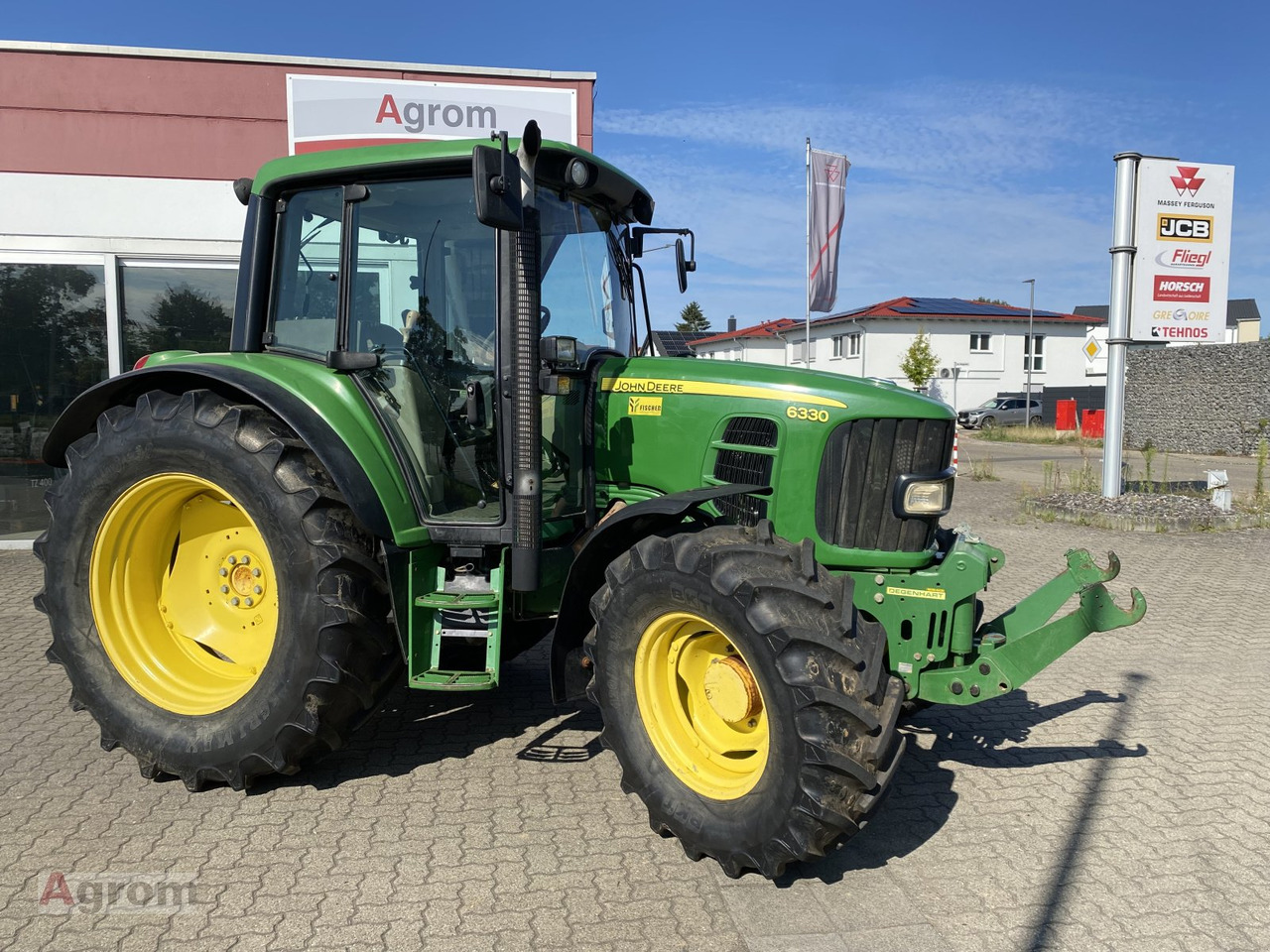 John Deere 6330 Standard - Трактор: слика 1 John Deere 6330 Standard - Трактор: слика 1