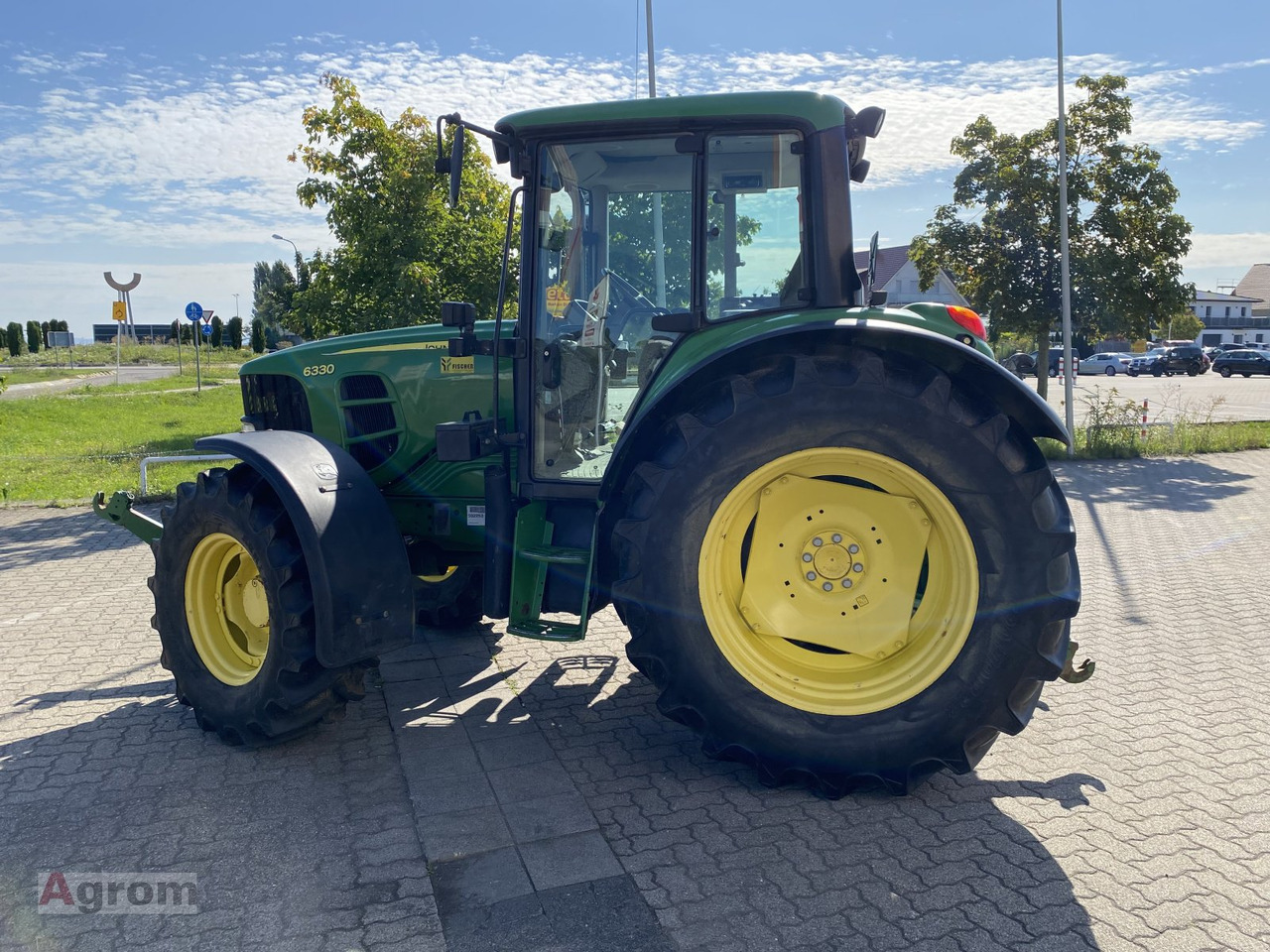 John Deere 6330 Standard - Трактор: слика 2 John Deere 6330 Standard - Трактор: слика 2