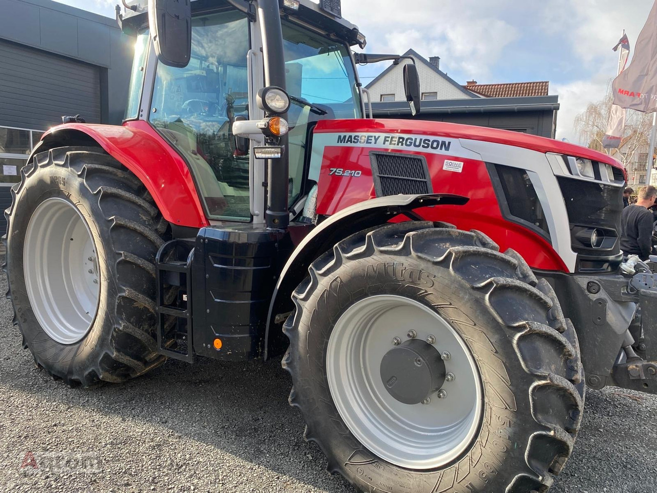 Massey Ferguson 7S.210 Dyna-VT EXCLUSIVE - Трактор: слика 2 Massey Ferguson 7S.210 Dyna-VT EXCLUSIVE - Трактор: слика 2