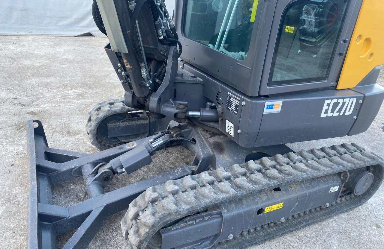 Volvo EC27D - Мини багер: слика 2 Volvo EC27D - Мини багер: слика 2