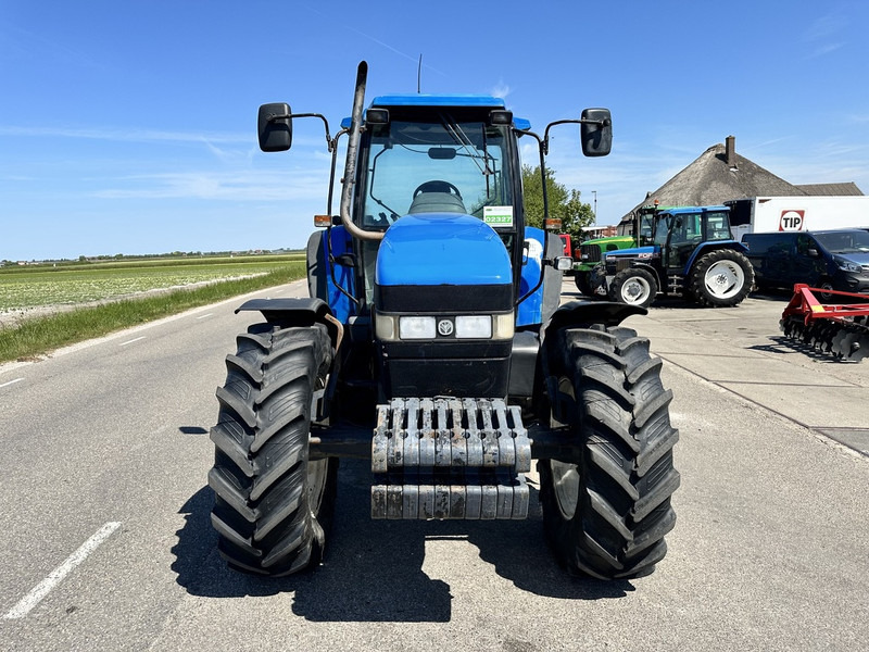 New Holland 8260 - Трактор: слика 3 New Holland 8260 - Трактор: слика 3
