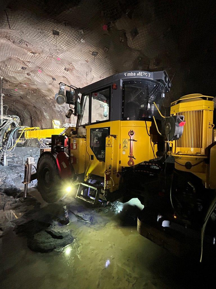 Atlas Copco (Epiroc) Simba ME7C - Насочувачка машина за бушење: слика 1 Atlas Copco (Epiroc) Simba ME7C - Насочувачка машина за бушење: слика 1