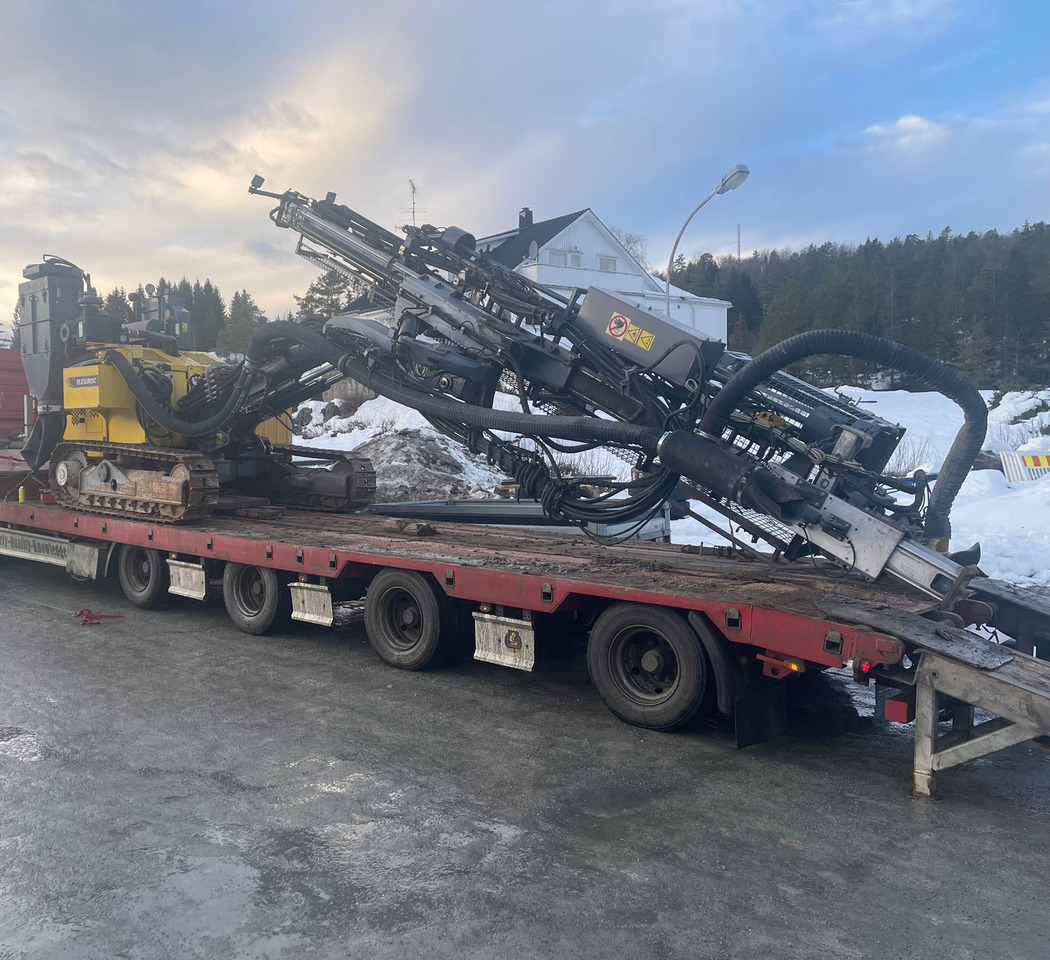 Atlas Copco FlexiROC T30 R-01 - Машина за бушење: слика 3 Atlas Copco FlexiROC T30 R-01 - Машина за бушење: слика 3