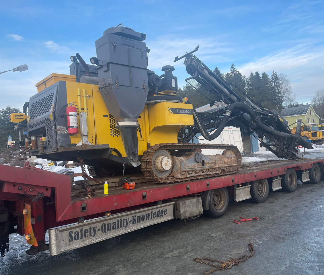 Atlas Copco FlexiROC T30 R-01 - Машина за бушење: слика 1 Atlas Copco FlexiROC T30 R-01 - Машина за бушење: слика 1