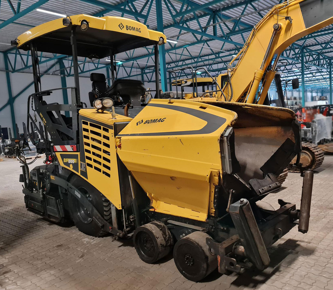 Bomag BF 300 P-2 - Асфалтен поплочувач: слика 3 Bomag BF 300 P-2 - Асфалтен поплочувач: слика 3