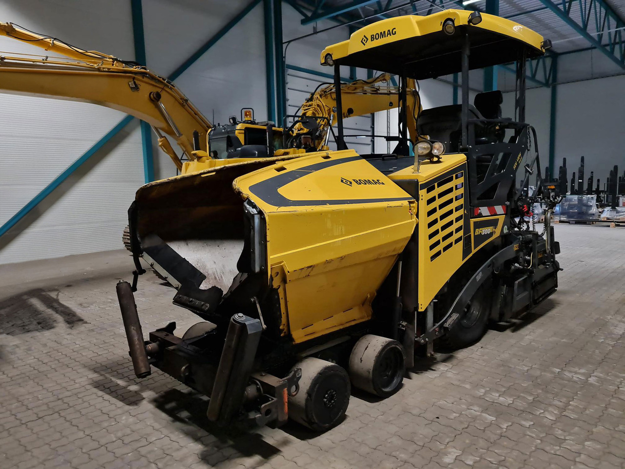 Bomag BF 300 P-2 - Асфалтен поплочувач: слика 2 Bomag BF 300 P-2 - Асфалтен поплочувач: слика 2