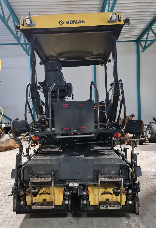 Bomag BF 300 P-2 - Асфалтен поплочувач: слика 4 Bomag BF 300 P-2 - Асфалтен поплочувач: слика 4