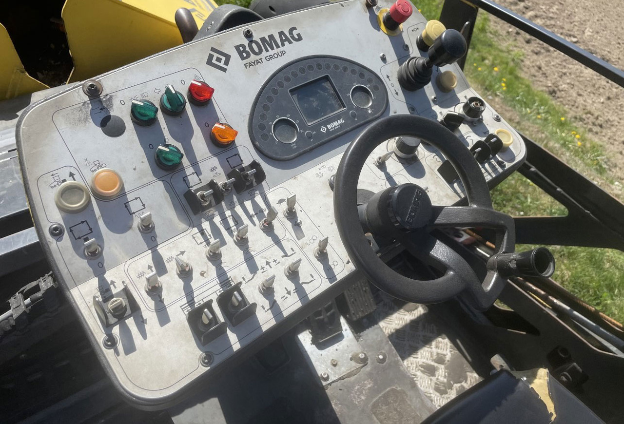 Bomag BF300 P-2 - Асфалтен поплочувач: слика 5 Bomag BF300 P-2 - Асфалтен поплочувач: слика 5
