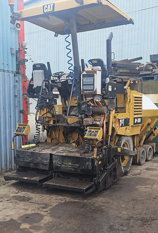 Caterpillar AP300D - Асфалтен поплочувач: слика 3 Caterpillar AP300D - Асфалтен поплочувач: слика 3