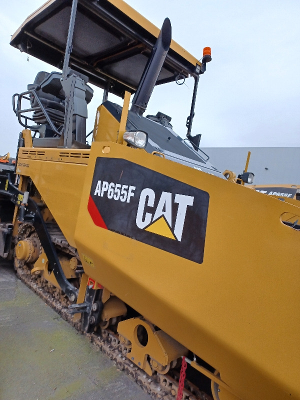 Caterpillar AP655F - Асфалтен поплочувач: слика 3 Caterpillar AP655F - Асфалтен поплочувач: слика 3