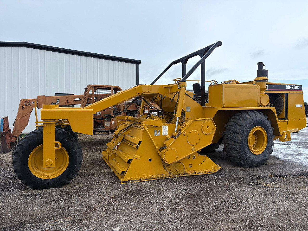 Caterpillar RR-250B - Стабилизатор на почва: слика 2 Caterpillar RR-250B - Стабилизатор на почва: слика 2