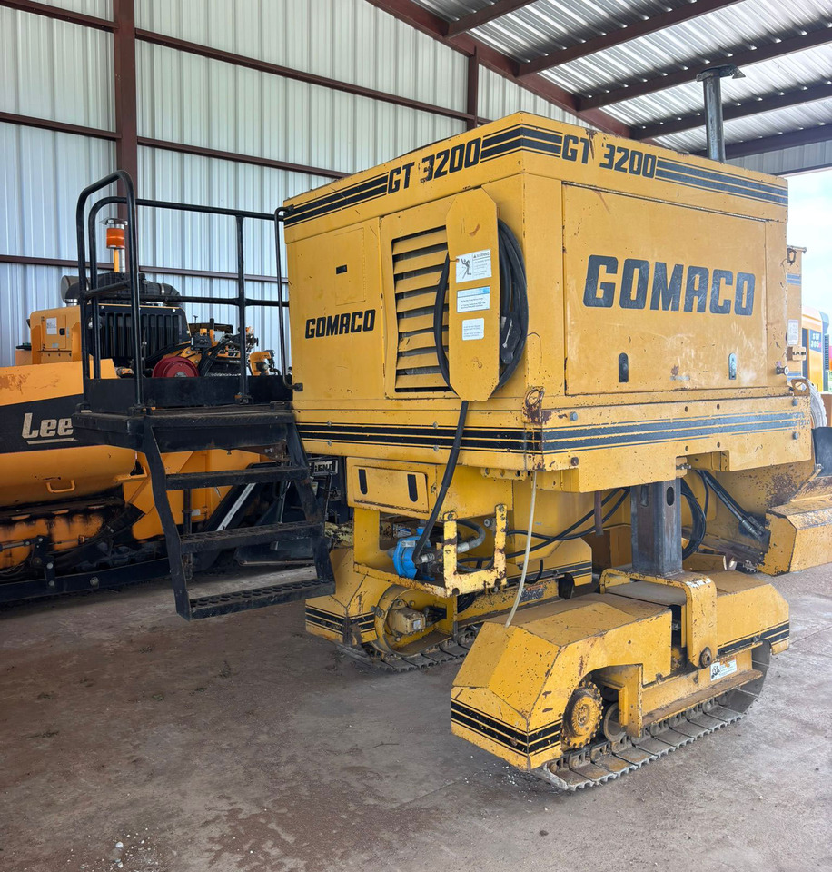 Gomaco GT-3200 - Асфалтен поплочувач: слика 1 Gomaco GT-3200 - Асфалтен поплочувач: слика 1