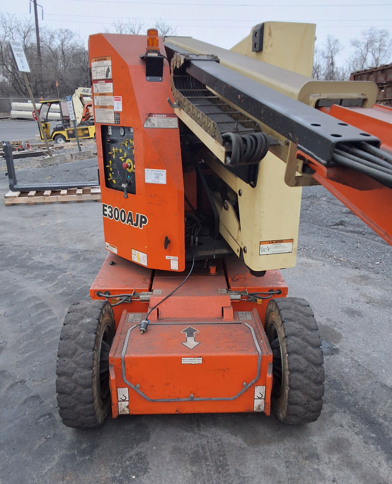 JLG E300AJP - Телескопски натоварувач на тркала: слика 4 JLG E300AJP - Телескопски натоварувач на тркала: слика 4