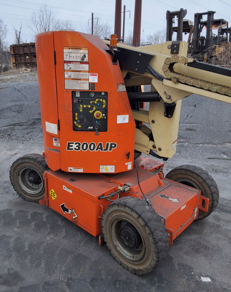 JLG E300AJP - Телескопски натоварувач на тркала: слика 3 JLG E300AJP - Телескопски натоварувач на тркала: слика 3