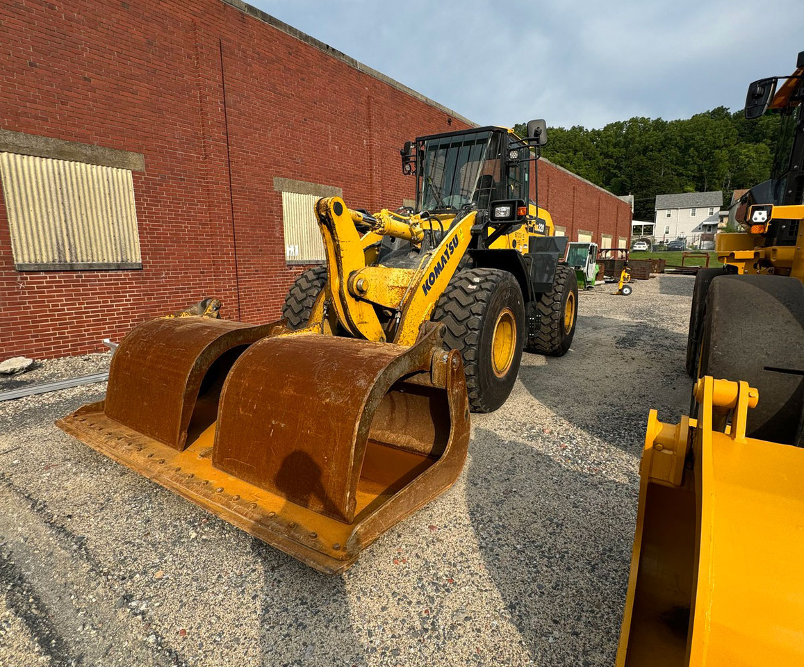 Komatsu WA320-8 - Натоварувач на тркала: слика 1 Komatsu WA320-8 - Натоварувач на тркала: слика 1