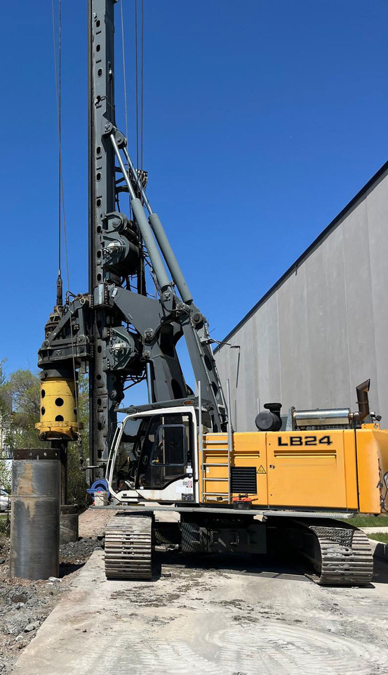 Liebherr LB-24 - Насочен насложувач: слика 2 Liebherr LB-24 - Насочен насложувач: слика 2