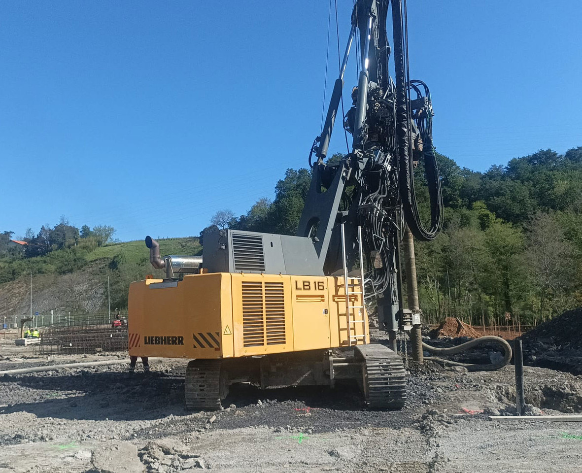 Liebherr LB16 - Насочен насложувач: слика 2 Liebherr LB16 - Насочен насложувач: слика 2