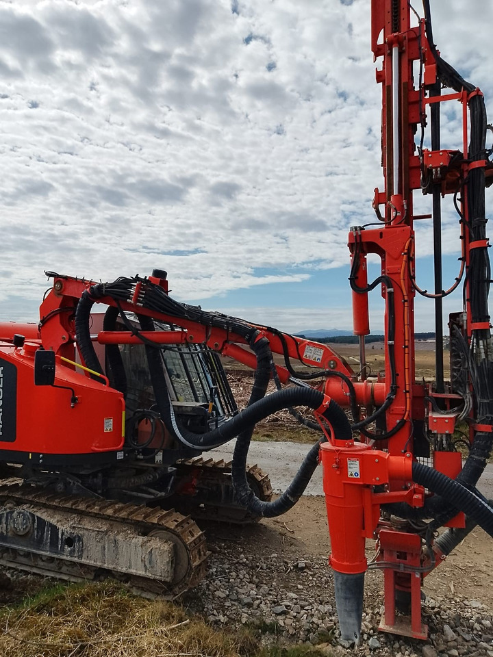 Sandvik DX800 - Машина за бушење: слика 1 Sandvik DX800 - Машина за бушење: слика 1
