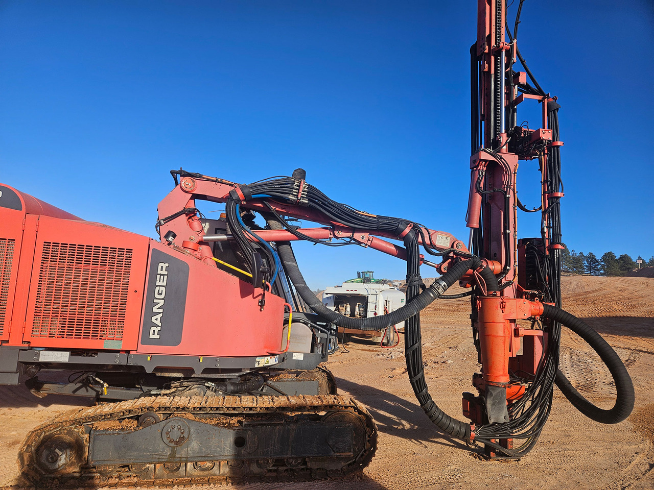 Sandvik DX800 - Машина за бушење: слика 5 Sandvik DX800 - Машина за бушење: слика 5