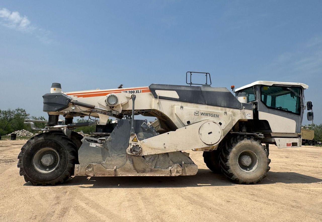 Wirtgen WR 200 XLI - Стабилизатор на почва: слика 1 Wirtgen WR 200 XLI - Стабилизатор на почва: слика 1