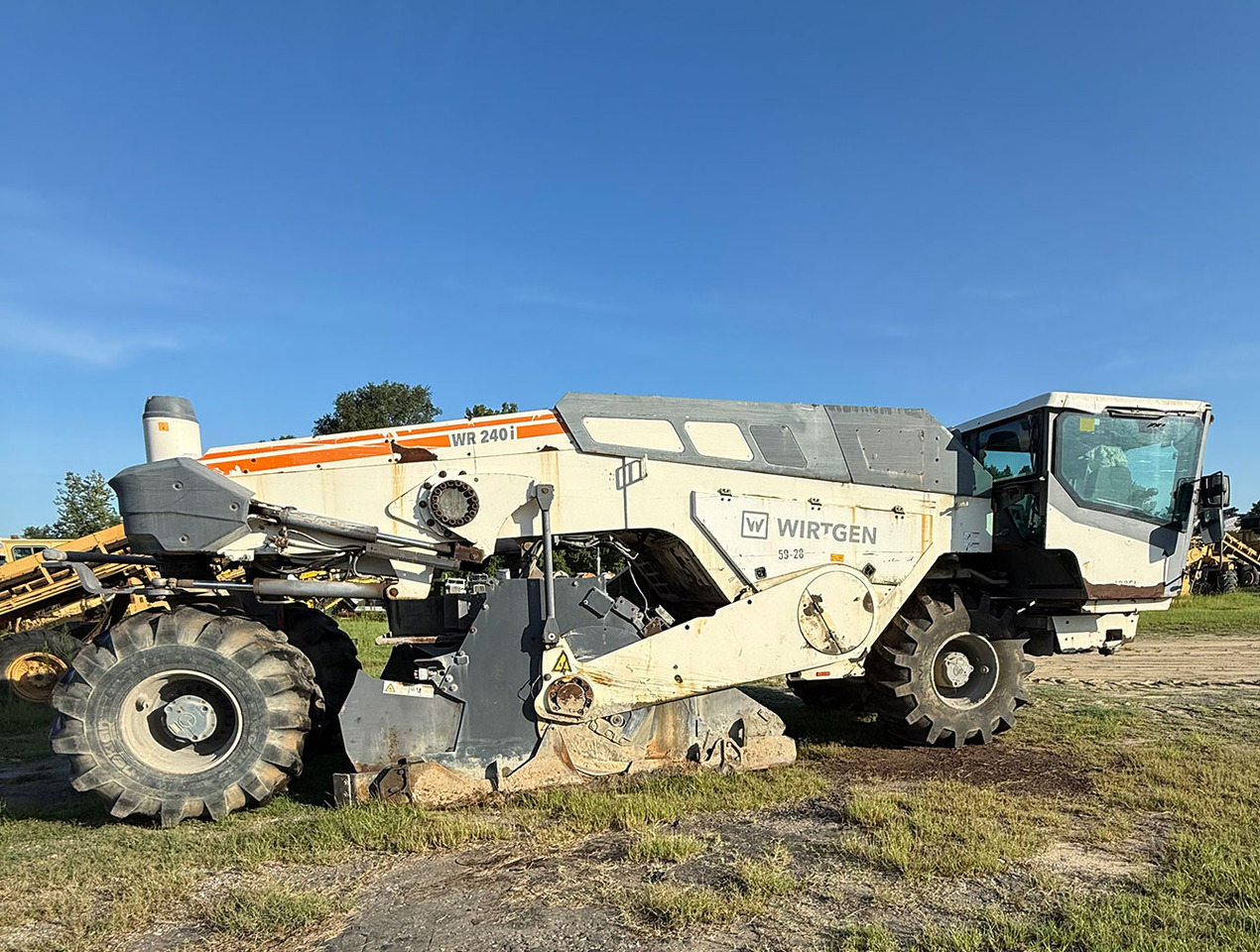 Wirtgen WR 240 I - Стабилизатор на почва: слика 1 Wirtgen WR 240 I - Стабилизатор на почва: слика 1