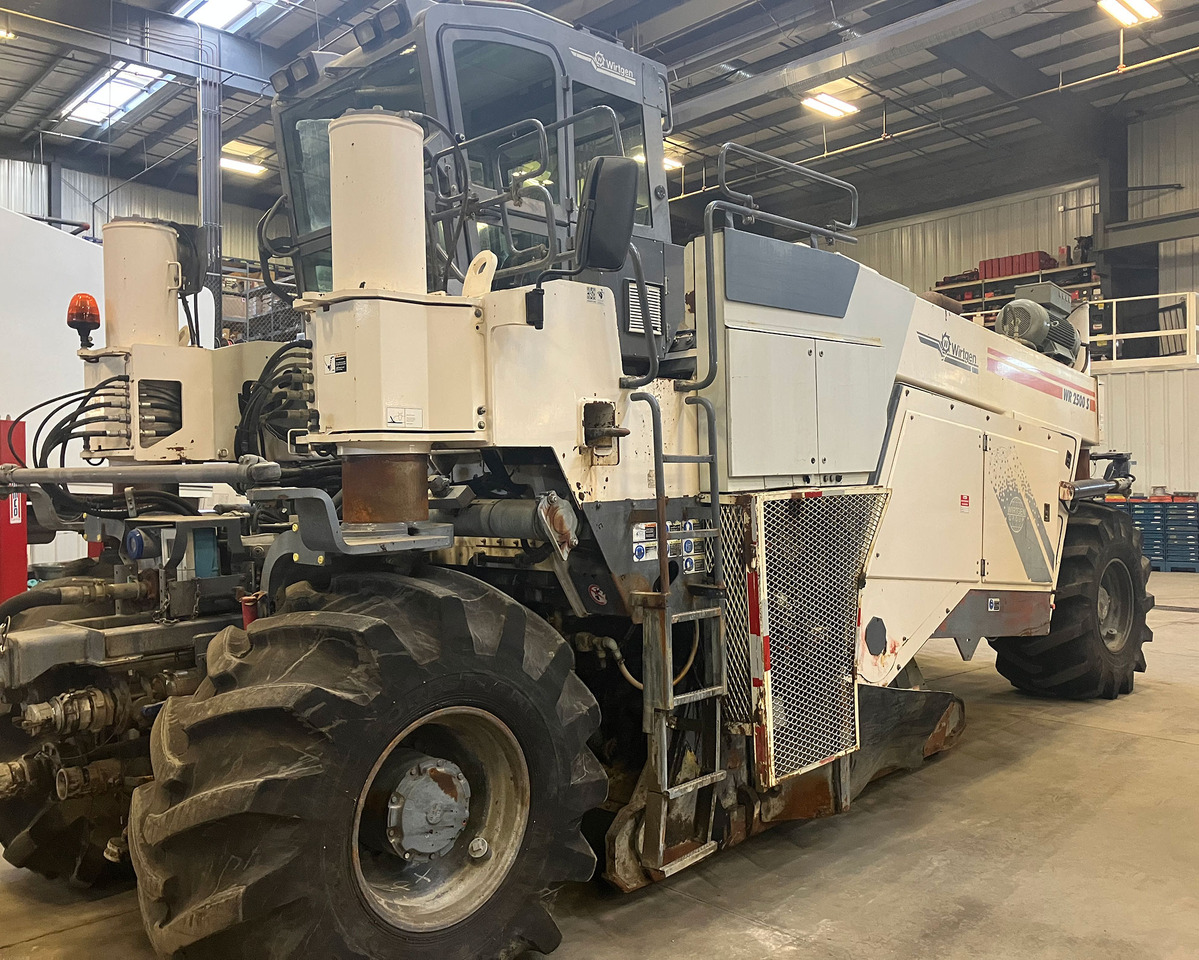 Wirtgen WR 2500 S - Стабилизатор на почва: слика 2 Wirtgen WR 2500 S - Стабилизатор на почва: слика 2