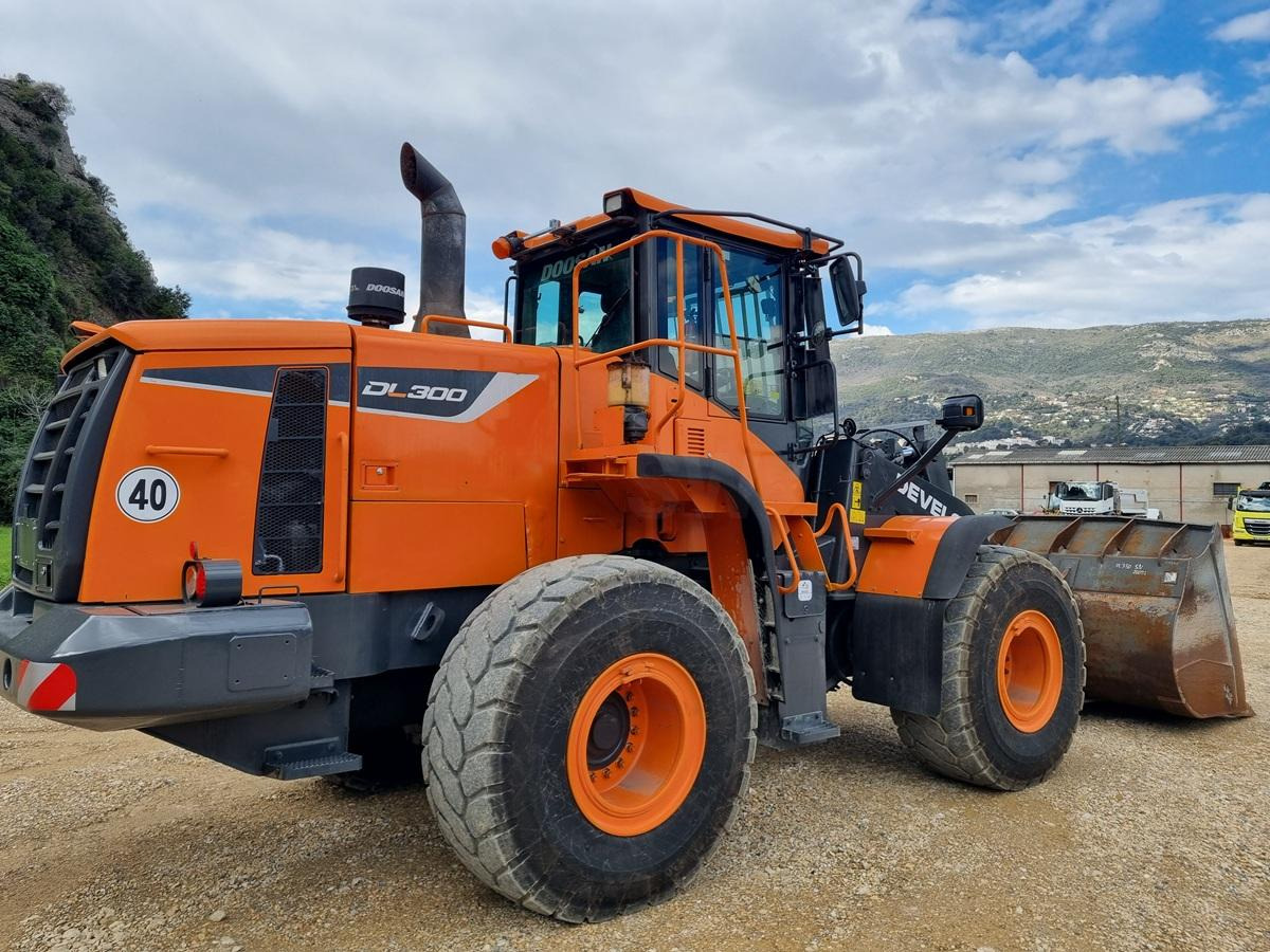 DOOSAN DL300 DL300 - Натоварувач на тркала: слика 3 DOOSAN DL300 DL300 - Натоварувач на тркала: слика 3