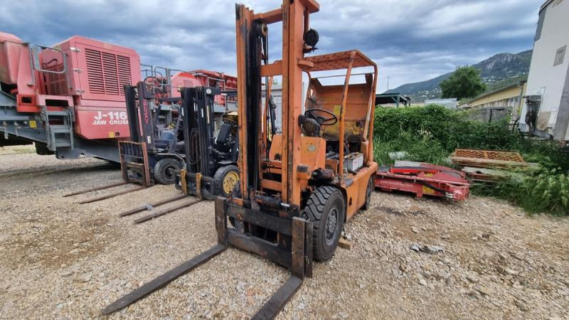 Komatsu FD25T - Дизел вилушкар: слика 2 Komatsu FD25T - Дизел вилушкар: слика 2