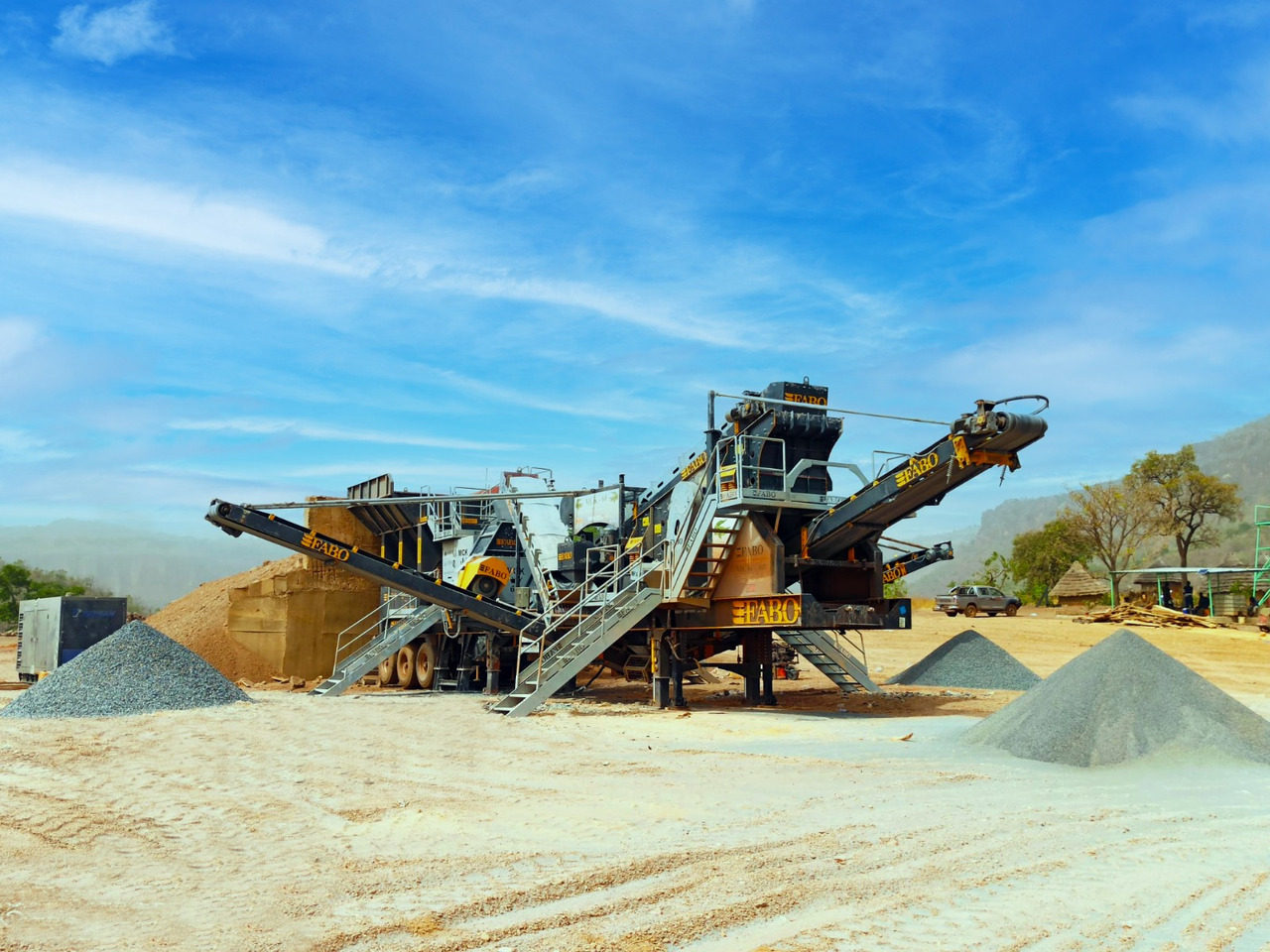 FABO Mobile crusher - Мобилна дробилка: слика 1 FABO Mobile crusher - Мобилна дробилка: слика 1
