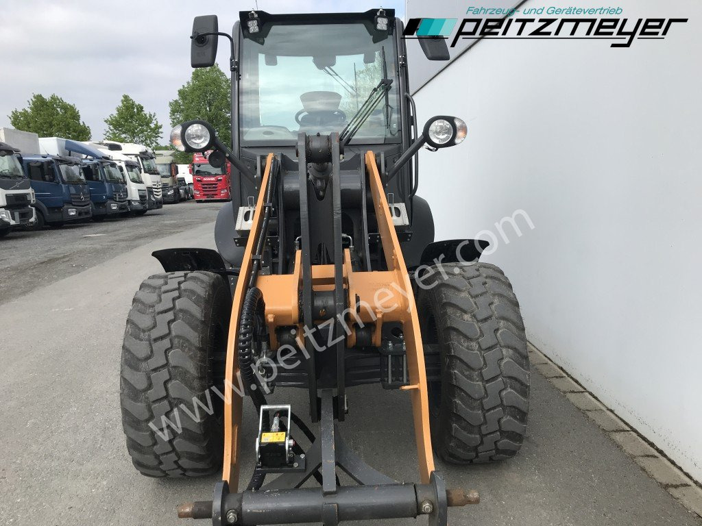 Натоварувач на тркала CASE Radlader 321 F 4 in 1 Schaufel + Palettengabel: слика 44