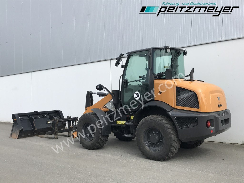 CASE Radlader 321 F 4 in 1 Schaufel + Palettengabel - Натоварувач на тркала: слика 4 CASE Radlader 321 F 4 in 1 Schaufel + Palettengabel - Натоварувач на тркала: слика 4