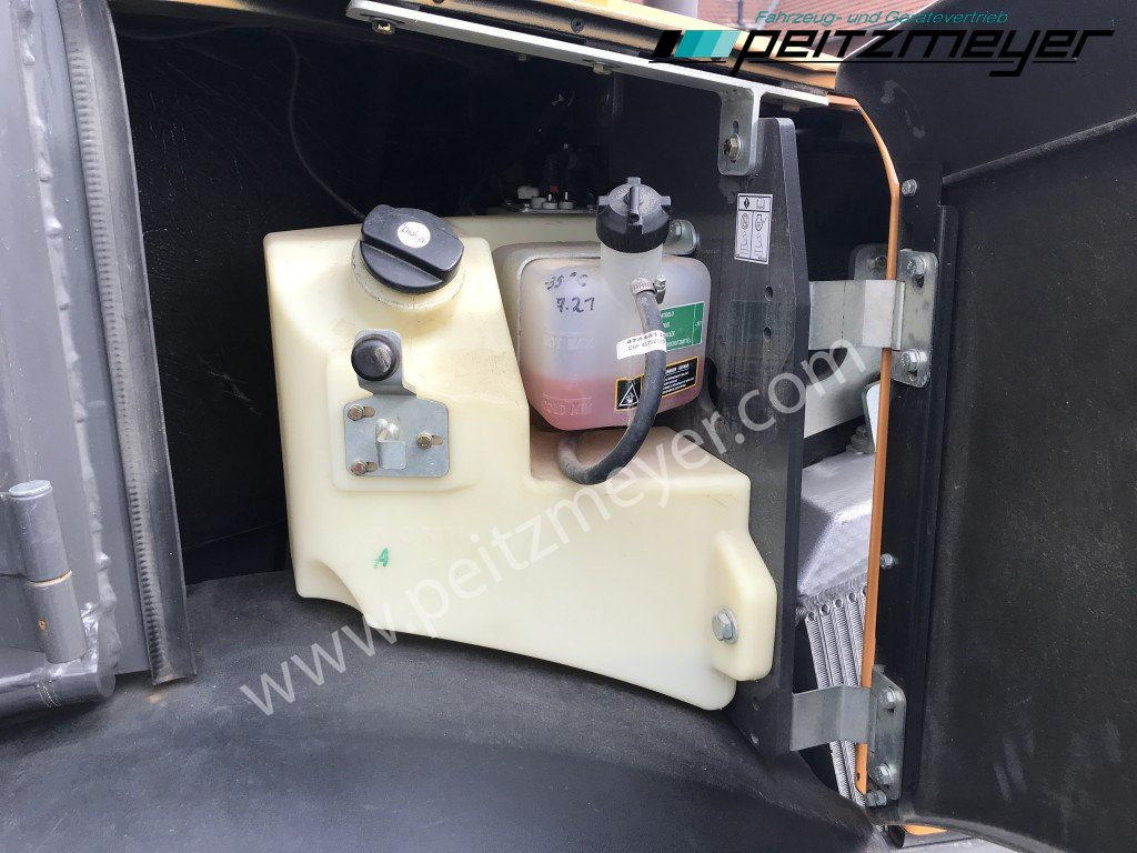 Натоварувач на тркала CASE Radlader 321 F 4 in 1 Schaufel + Palettengabel: слика 48