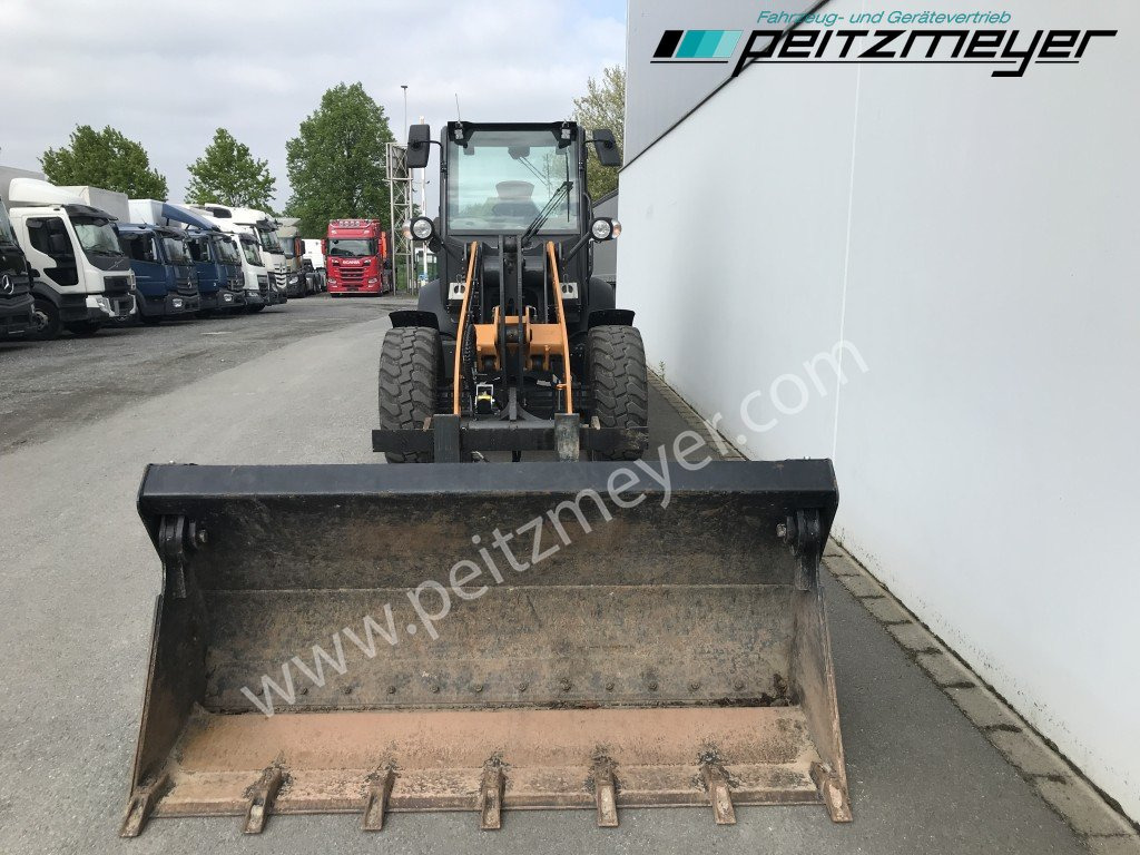 Натоварувач на тркала CASE Radlader 321 F 4 in 1 Schaufel + Palettengabel: слика 35